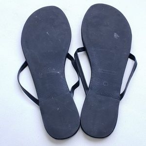 Victoria's Secret Shoes - Victoria's Secret Black Flip Flops Victoria's Secret Shoes - Victoria's Secret Black Flip Flops